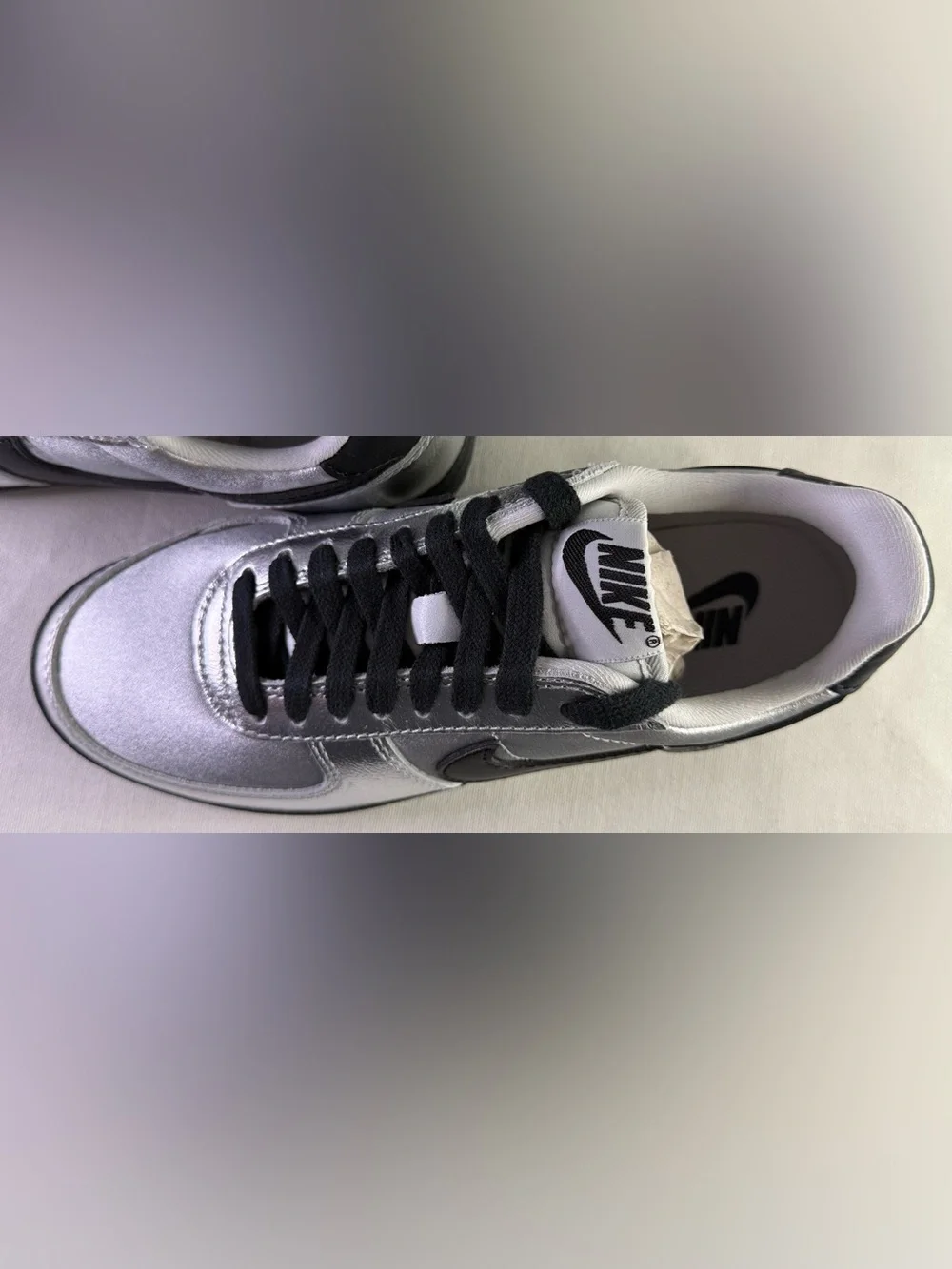 Nike Women’s 7.5 Youth 6 Silver Metallic Low-Top Sneakers with Black Accents New